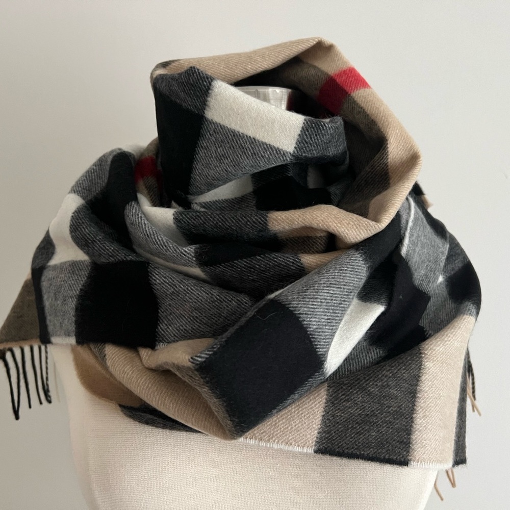 Burberry Cashmere Chack Scarf - Picture 4 of 16